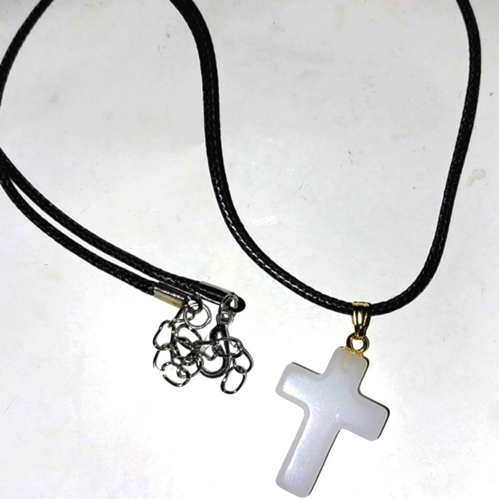 Beautiful cross necklace for women and kids - Picture 3 of 4
